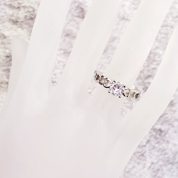 Size 6 Sterling silver CZ Crystal heart ring - Picture 2 of 11